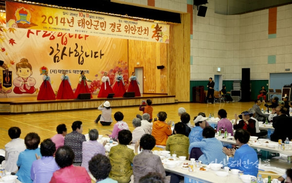태안반도 청년들의 효 실천에 어르신들 행복한 웃음 가득해